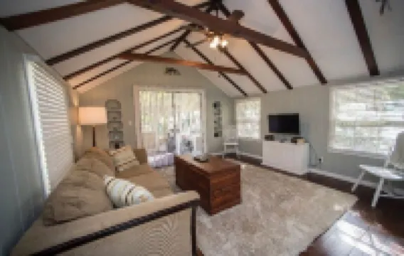 Downtown Cozy Cottage