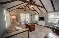 Downtown Cozy Cottage