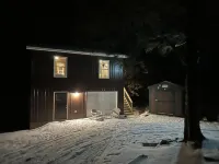 Cozy Cabin in the Woods ,Pet-Friendly! Treehouse feel on the large deck!
