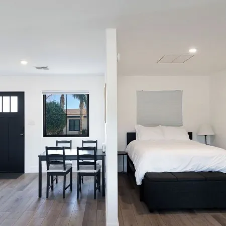 Centrally located cozy Studio in peaceful neighborhood!