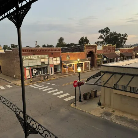 The Perch at Main Street Suites: A great way to experience downtown Van Buren!
