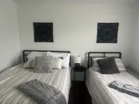 Izaty's Beach Villa - Lakefront 2BR Condo Hotel a 