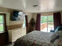 Humphreys Ledge Adventure with Hot Tub, Arcade & Games Galore! 5 Minutes to Town