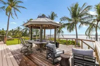 Luxurious Dockside Jensen Home with Guest House Hotels in Rio