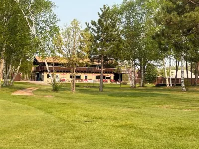 Large Private Fully equipped Suite on the Golf Course close to Many Lakes!