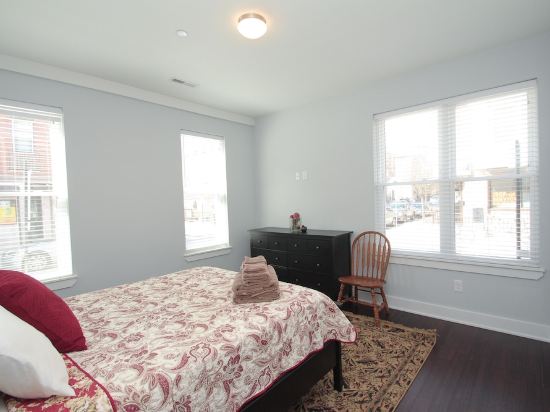 Sensational 3Bed/2Bath w/GATED PARKING! Sleeps 10!