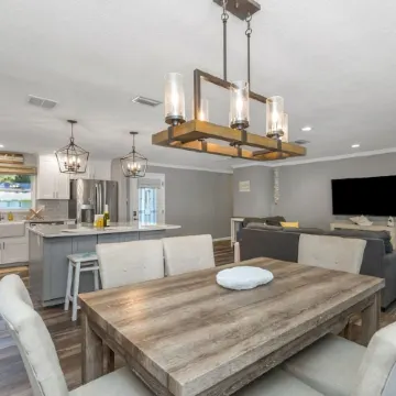 NEW! Heated Pool w/ Tanning Shelf, 4 Min To Beach! Pet-Friendly!