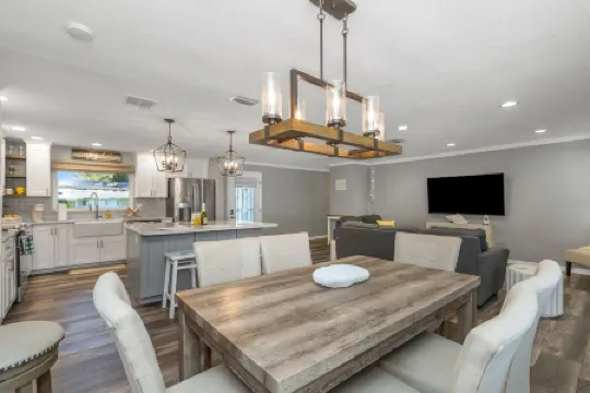 NEW! Heated Pool w/ Tanning Shelf, 4 Min To Beach! Pet-Friendly!