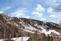 Incredible views in open 2 bedroom condo in Aspen Core! Walk to Gondola.