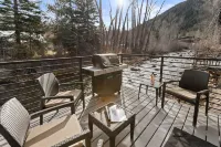 Large, Luxurious Riverfront Townhouse