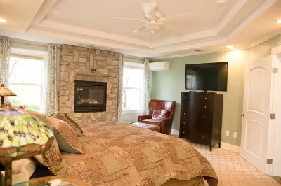Beautiful pool home in foothills close to Sequoia's- 빅 미도우 캠프그라운드 주변 호텔
