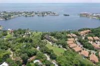 Modern Relaxing Retreat in St. Petersburg! Downtown Access & The Beach!