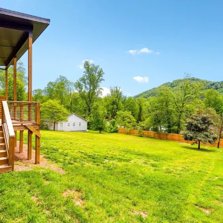 Newly Built Alpine Cabin 2023 - Mountain Views + Walk to Town - Hot Tub