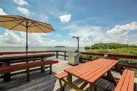 Waterfront Heated Pool-Minutes to Fort DeSoto Beach Downtown Shops & Restaurants