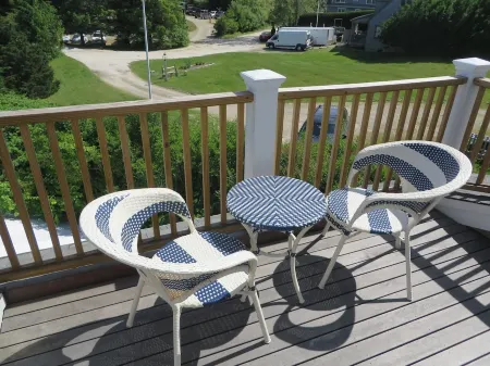 Brand New modern 2 bedroom 2nd floor apartment Отели рядом с достопримечательностью «Greater Light»