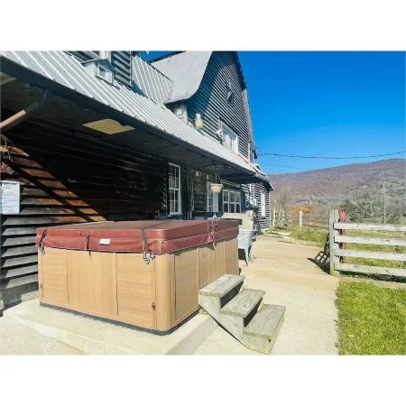 Solar Powered Barn on Farm w/ Hot Tub & Pond