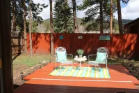 Cozy Updated Townhouse with Private Deck and Mountain Views