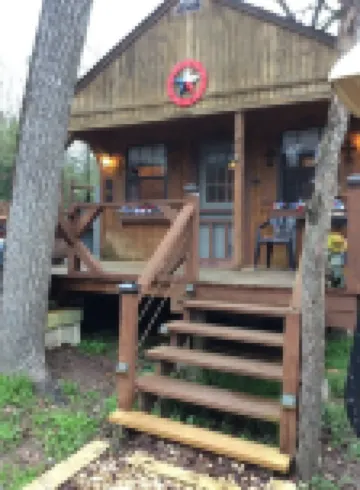 Private Cabin with hot tub. Nestled in the Woods just off Lake Limestone, Texas.