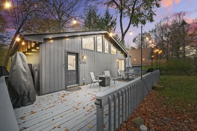 Winter Escape / Fireplace / Firepit / Relaxing Hotels near Community Church