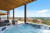 The Table Rocker • Ozark Family Retreat, 5BR 7 BA
