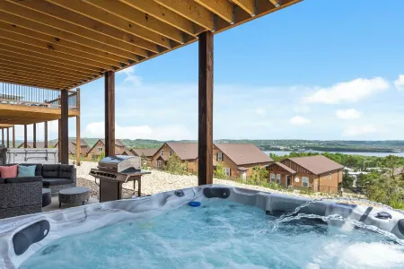 The Table Rocker • Ozark Family Retreat, 5BR 7 BA