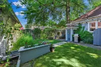 Story book 1920's home in down town Coeur d'Alene with AC, WiFi