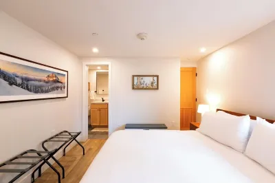 Beautiful 2 Bed / 2 Bath in Vail Village – Walk to Gondola One or Golden Peak!