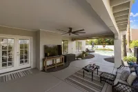 Fountain View, Heated Pool Included & A Family Retreat