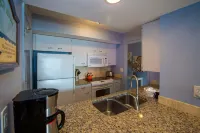 STUNNING BEACHFRONT UPPER VILLA,Electric Awning over Deck,Amenity Cards INCLUDED