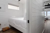 Cass-Away Luxury Houseboat Hotels in Kent Narrows