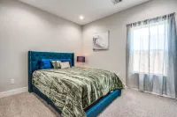 Upscale 2 story home by the Galleria! Hotels near T-Mobile