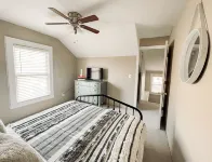 Family-sized home just a few blocks to downtown Main St King bed + fenced yard