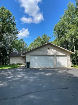 Escape to Paradise: Your dream vacation awaits in our stunning lakefront rental!