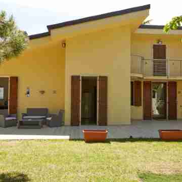 Apartment in a two-family villa with panoramic views of Lake Garda Hotel Exterior