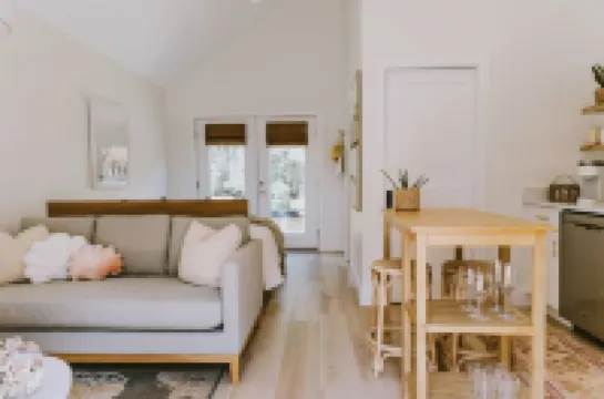 Canal Front, Modern Tiny House! Bikes. Fire Pit!