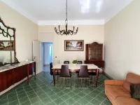 Large apartment for exclusive use on the sea