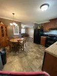 Cheerful 2 bedroom home, King Suite, Wi-Fi