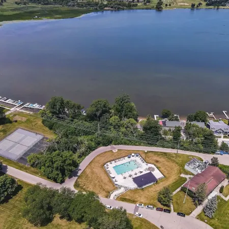 Family friendly Camp themed condo on Lake Como, minutes to downtown Lake Geneva