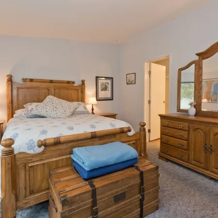 Secluded location, private Beach Access, water views, sleeps 6