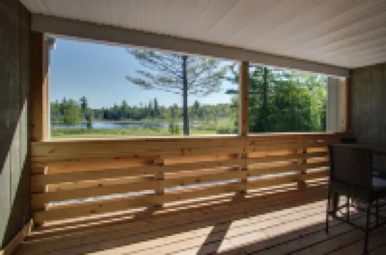 Private Hot Tub! KING Size Bed Traverse City 18 miles *Crystal Mountain 17 miles