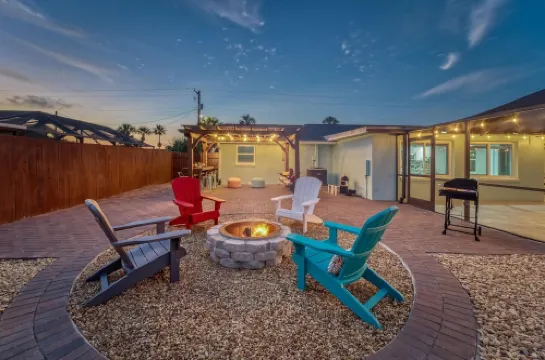 Summer Gem -Free Heated Pool -3B-2Br King-Q-2Twin-SB -Patio-Cozy Fire Pit-BBQ