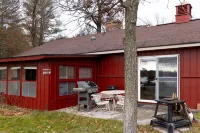 Relaxing cabin on Beaver Lake,  by Namekagon River and close to Hayward - Chalets