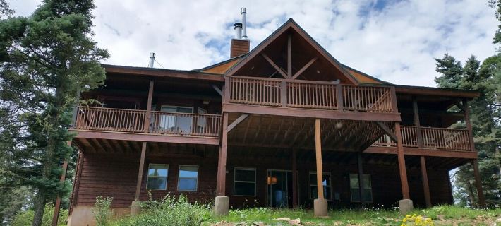 Mountain Elegance with Multiple Living Areas. Featured on HGTV’s House Hunter’s Hotels in Angel Fire