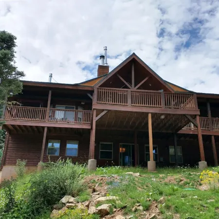 Mountain Elegance with Multiple Living Areas. Featured on HGTV’s House Hunter’s
