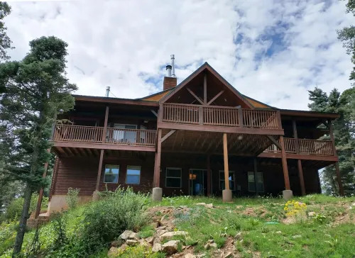 Mountain Elegance with Multiple Living Areas. Featured on HGTV’s House Hunter’s
