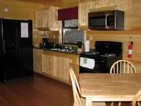 3BR, 2 Bath Cabin with full kitchen, living room, hot tub and spacious backyard.