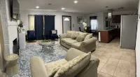 “The cottage” 2 bedrooms cozy and private home Hotels in Markham