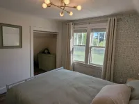 Modern 3-bedroom cabin on the lake!