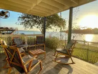 Linda's Lake House Waterfront on Lake Conroe - 4-Star