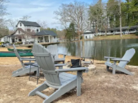 Lakefront Condo  Historic Flat Rock at Mill House Lodge Sleeps 2 Newly Renovated Hoteles en Flat Rock